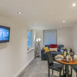 Luxury Hollywood Getaway In The Heart Of The Brighton